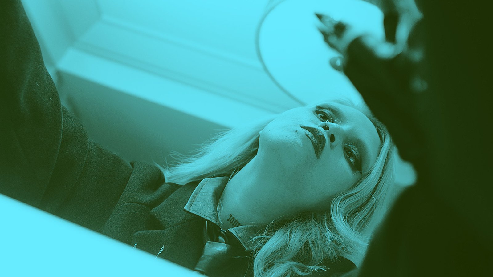 Amalia escribe las canciones, Bruses las defiende. La Banda Elastica